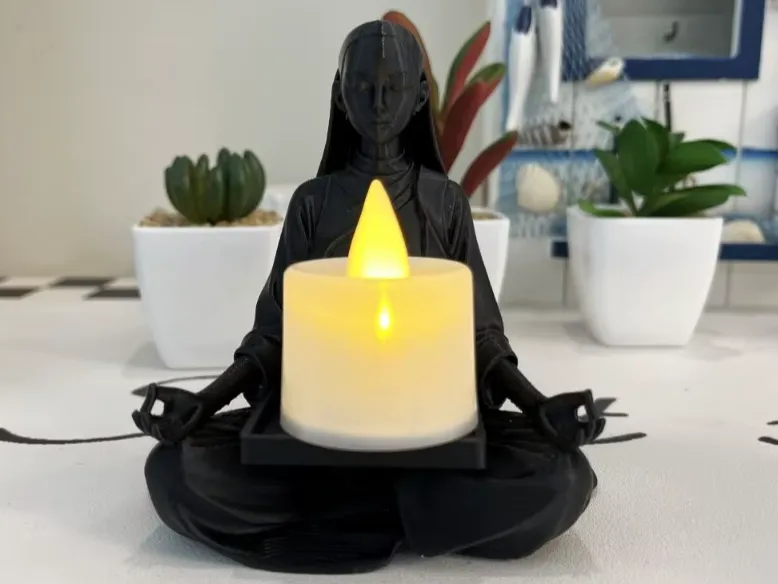 LEDキャンドルホルダー付き瞑想像