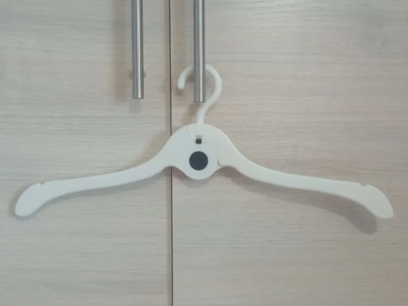 Clothes hanger
