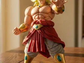 Broly Figure