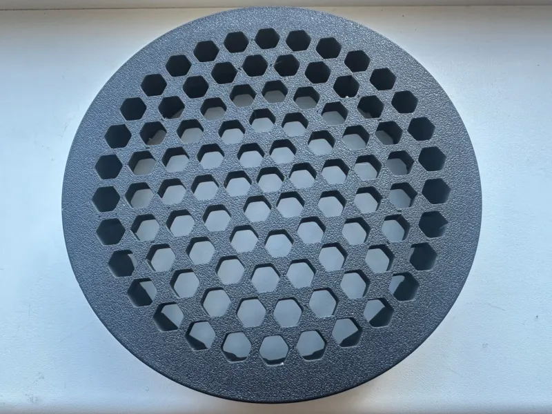 Honeycomb-shaped sewer pipe plug