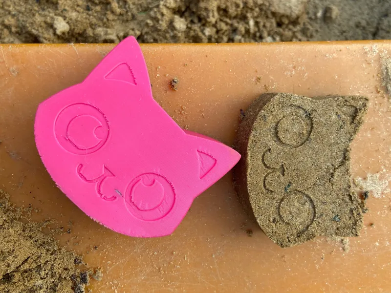 Forminha de areia em formato de gatinho fofo