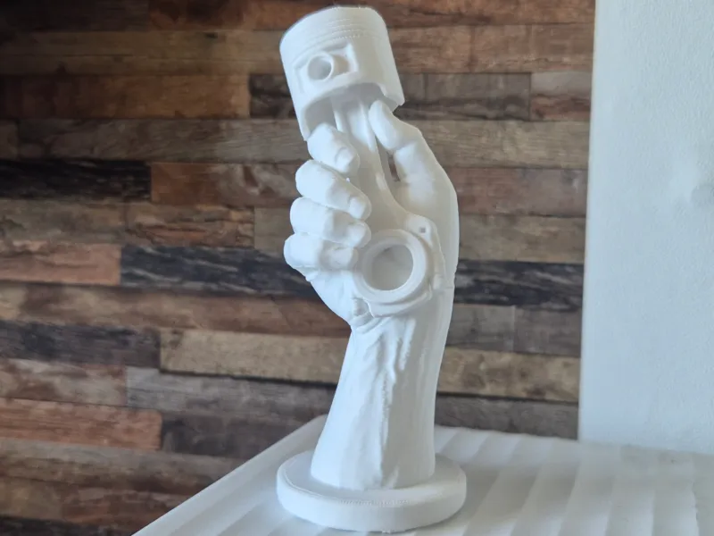 Escultura de mano con pistón mecánico