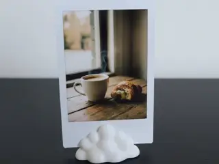Cloud photo stand
