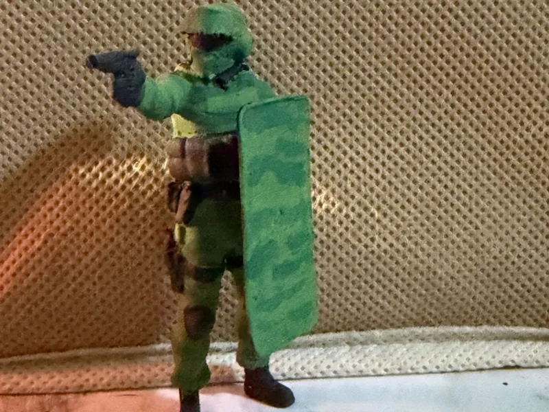 SWAT-agent met oproerschild