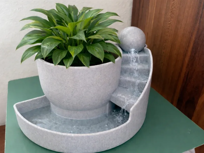 Vase mit Brunnen