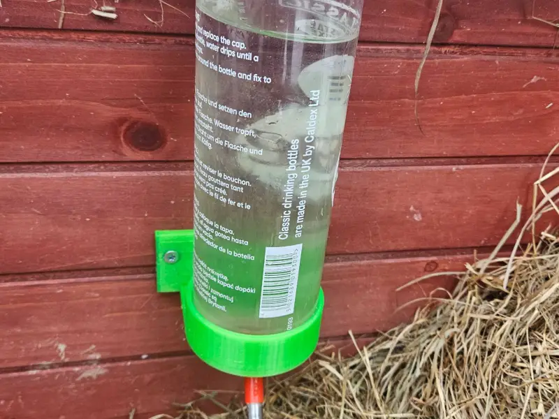 Halter Trinkflasche für Tiere innenliegend