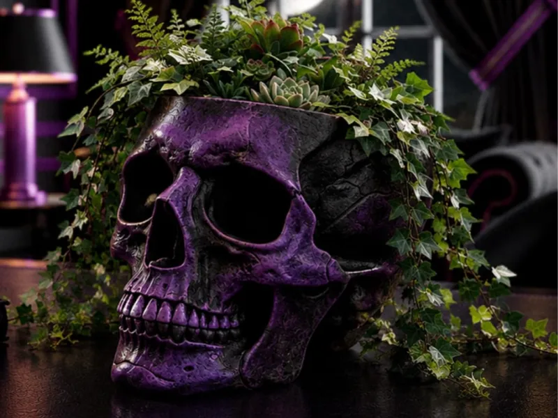 SKULL POT PLANTER - REAL SIZE
