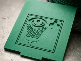 Eye wash plate