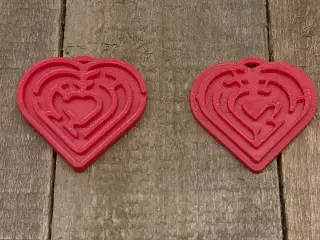 Love #7 - Interlocking Hearts Maze Keychains
