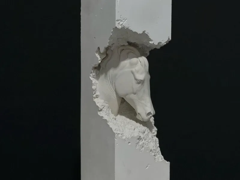 Horse sculpture decor