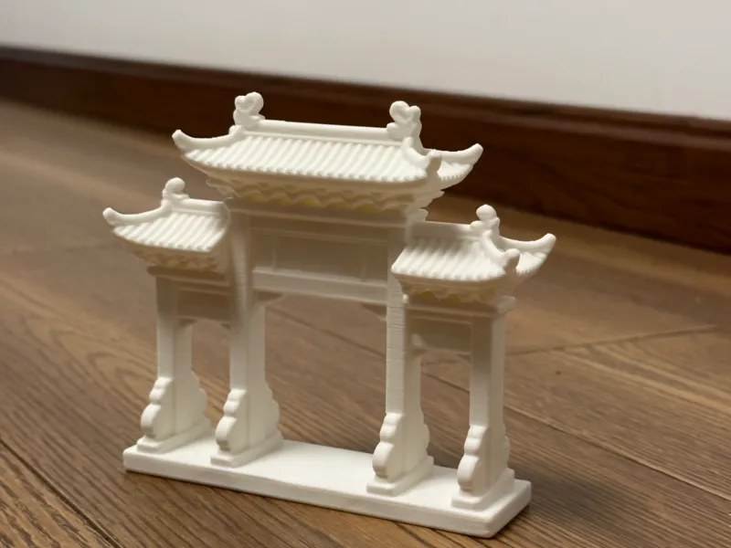 Maquette miniature d'un ancien paifang