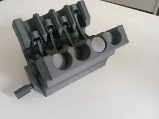 V8 Motor