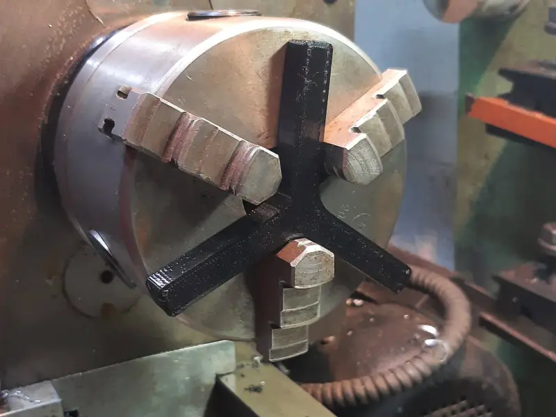 Lathe chuck spider