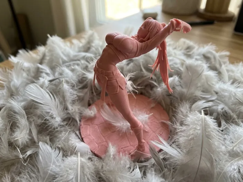 Menina alongando os músculos