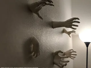 9 inch Devil Hand - Mesh 1