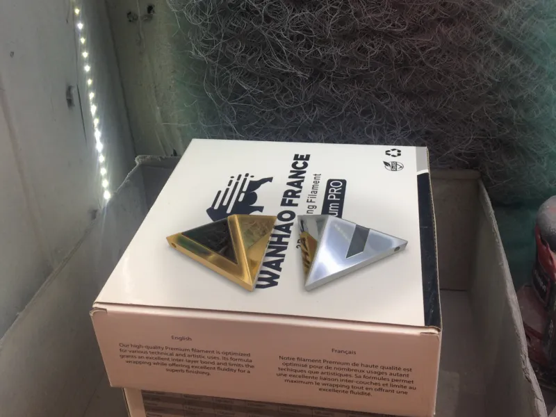 Pendentif pyramide daft punk