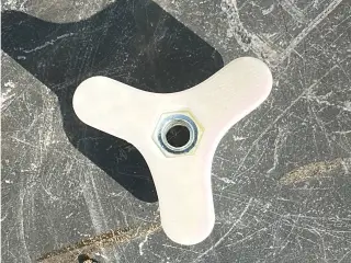 Piece de serrage pour écrou M8
