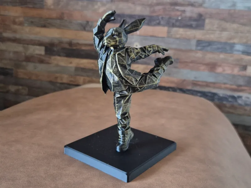 Sculpture lapin hip hop style balerine