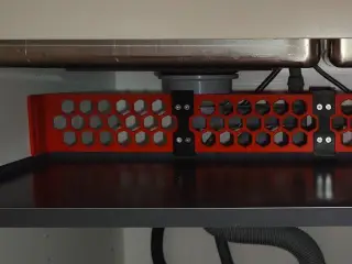 Stop things to fall back on the shelf.
