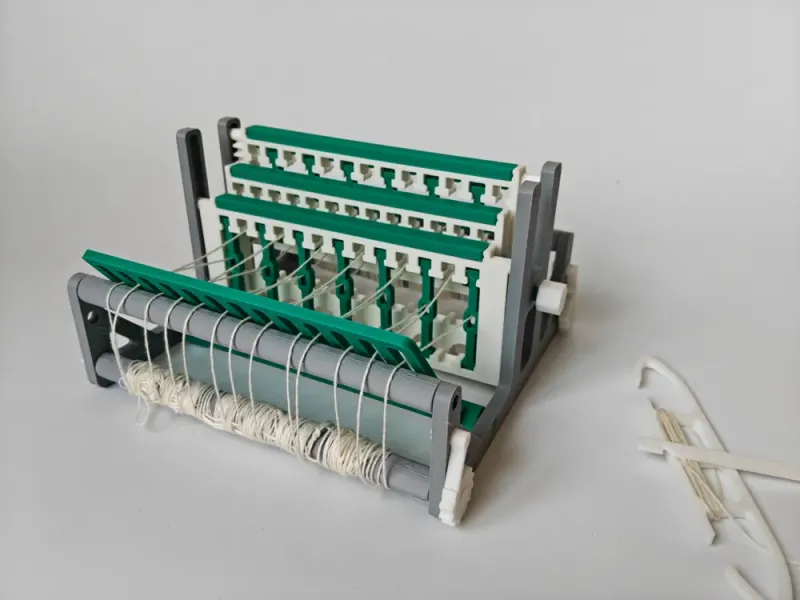 Mini heddle loom