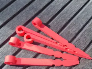 Simple garden/tent plug
