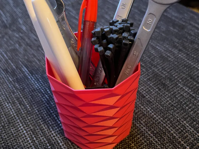 Geometric Pen Holder / Geometrischer Stiftehalter