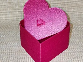 Heart box with lid outside - Pudełko w kształcie serca z pok