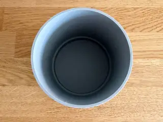 Simple pot self watering