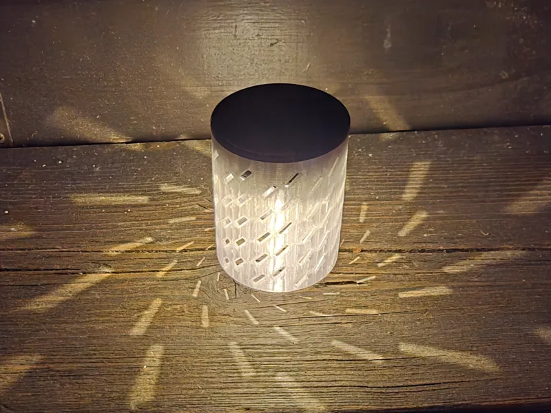 Einfache Solar LED Tischlampe mit Spiral Lichtpunkten