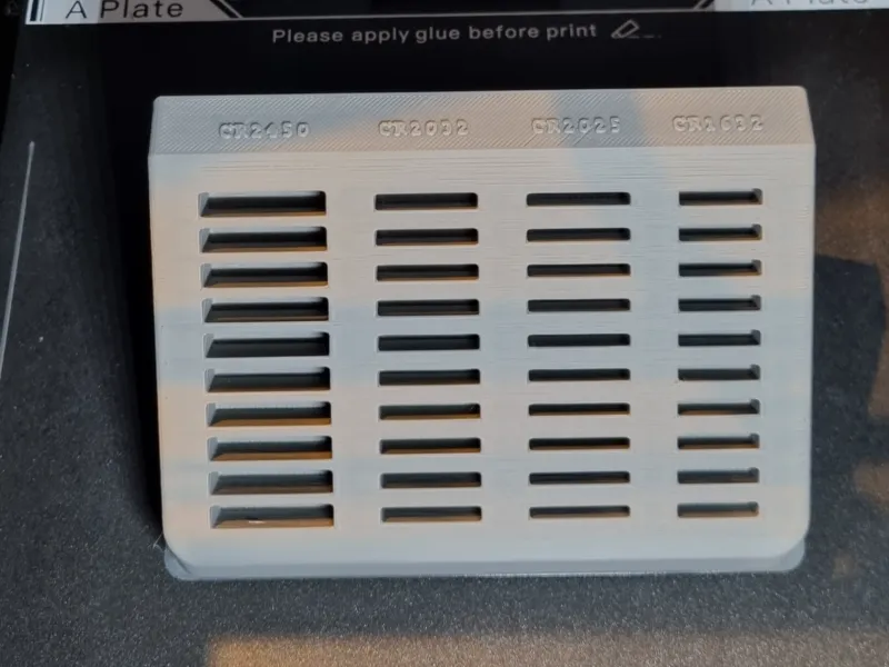 マルチボードまたはデスクトップ用コイン電池収納