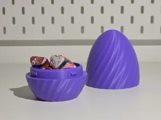 Twist snap egg containers