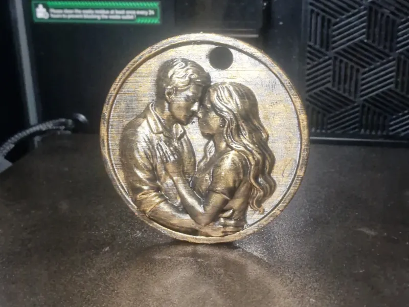 Medalhão de Casal Romântico