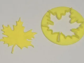 Maple leaf cookies
