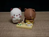 情侣熊系列-吃饭照顾一二的布布（Couple Bear-Bubu Feeds Yier）-0