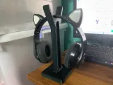 Y Trophy headphone stand -0
