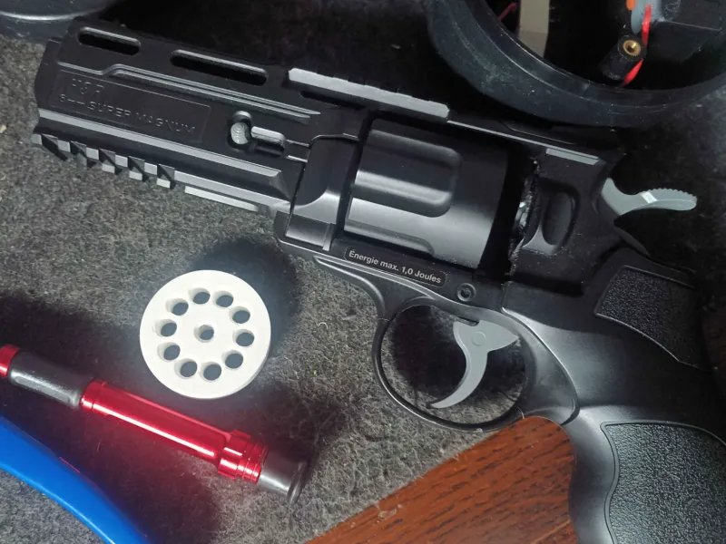 Airsoft H8R magazine for plastic BBs