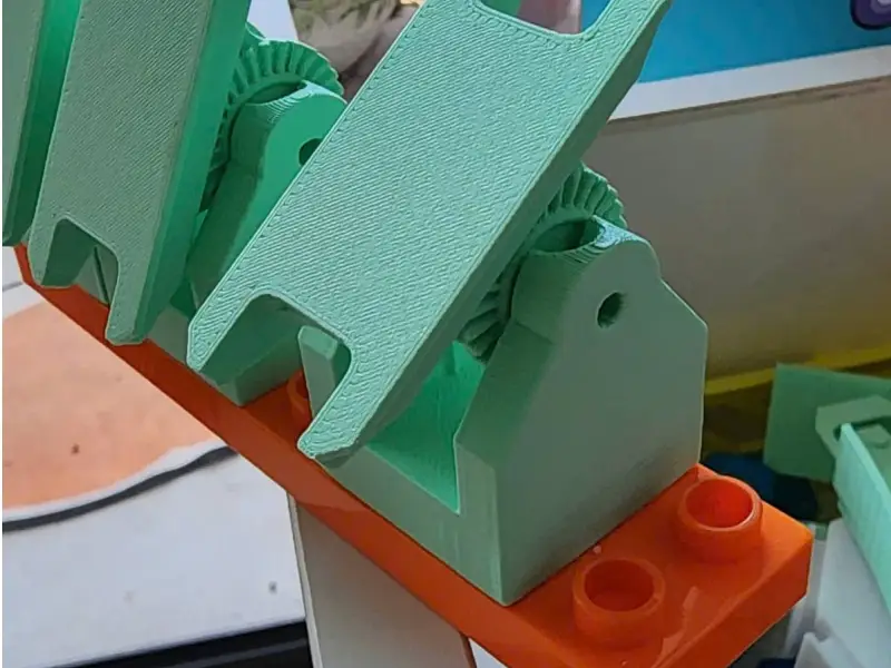 HotWheels on Duplo swivel connector