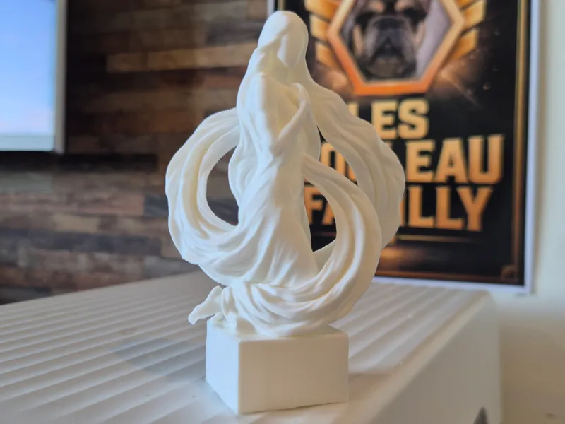 Sculpture féminine en drapée 2