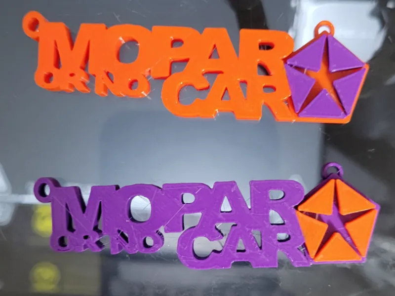 Mopar met Chrysler-embleem ingekleurd