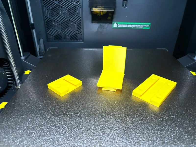 Halterung für Küchenschrank-Sockelleiste