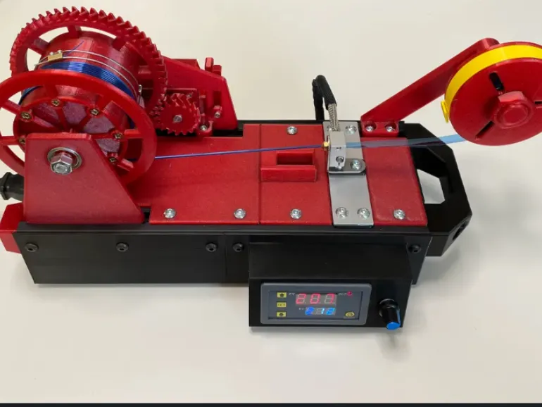 Machine compacte de fabrication de filament PET