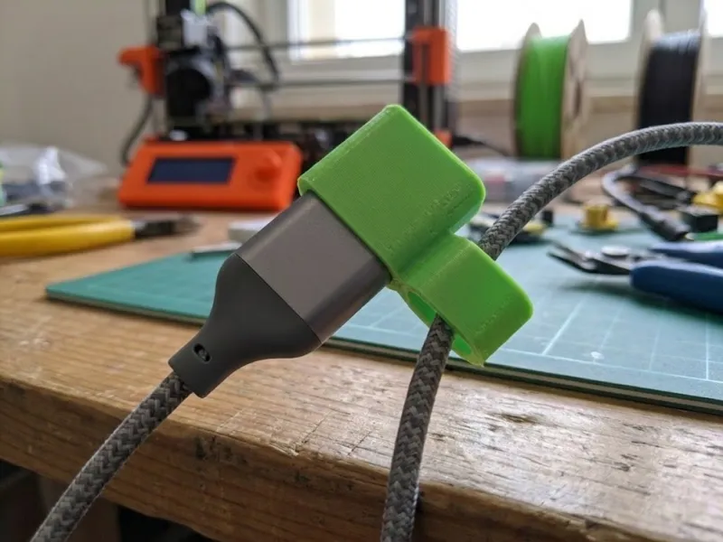 USB-Schutzkappe mit Kabel-Clip 🛡️