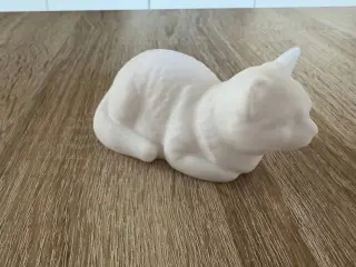 Katze liegend Skulptur