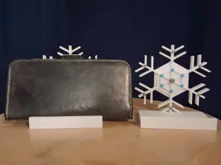 The Snowflake Stand