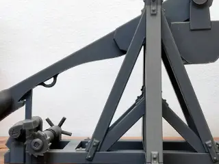Working catapult (assembly required)