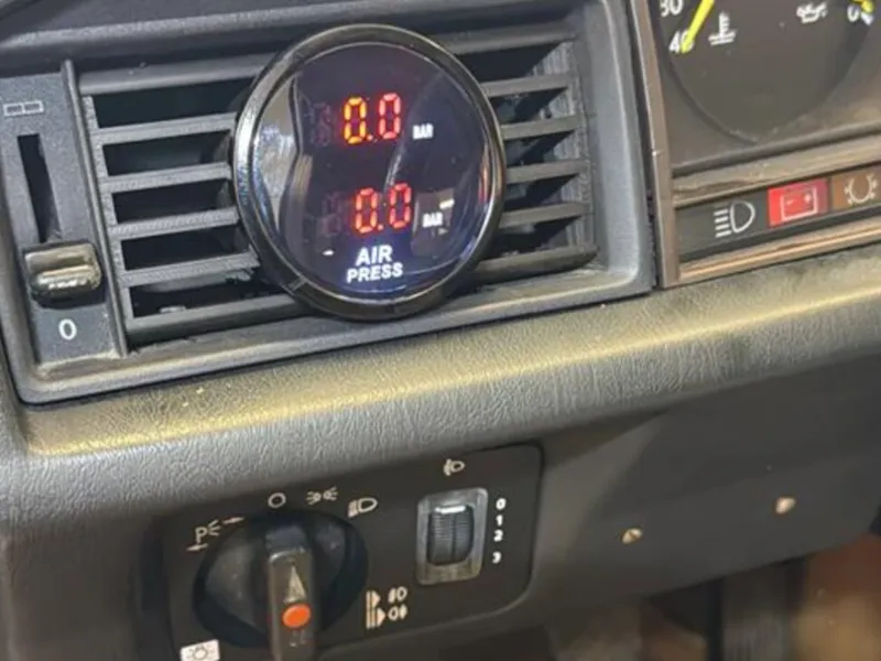 Entlüftungsmanometer Mercedes-W201-190-W124-300-52 mm
