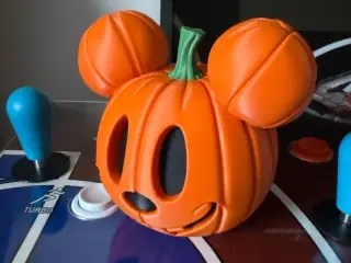 Mickey Halloween Pumpkin