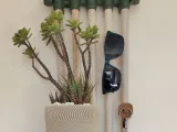 WALL BRACKETS AND KEY HANGER (1 KEY)-0