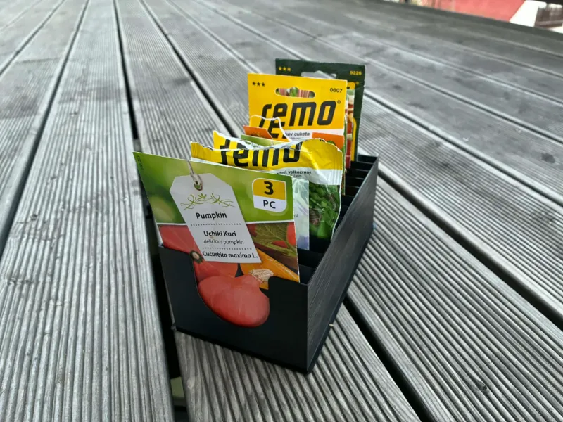 Seeds storage box