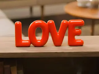 LOVE – Modern Decor Glossy Edition